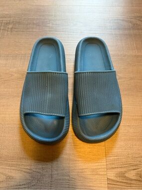 The Clouds Sides - women’s slide sandals